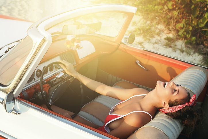 sexy woman read to drive off for her summer holiday